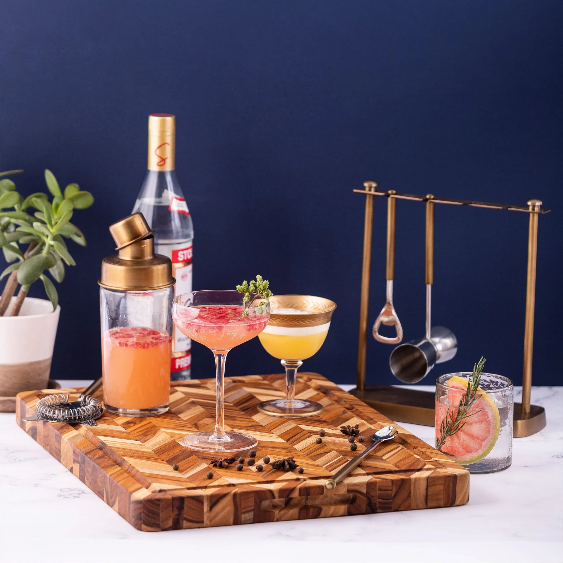 TeakHaus Herringbone Edge-Grain Cutting/Serving Board W/Hand Grips + Juice Canal (Rectangle) | 20" X 16" X 1.5" - Image 3