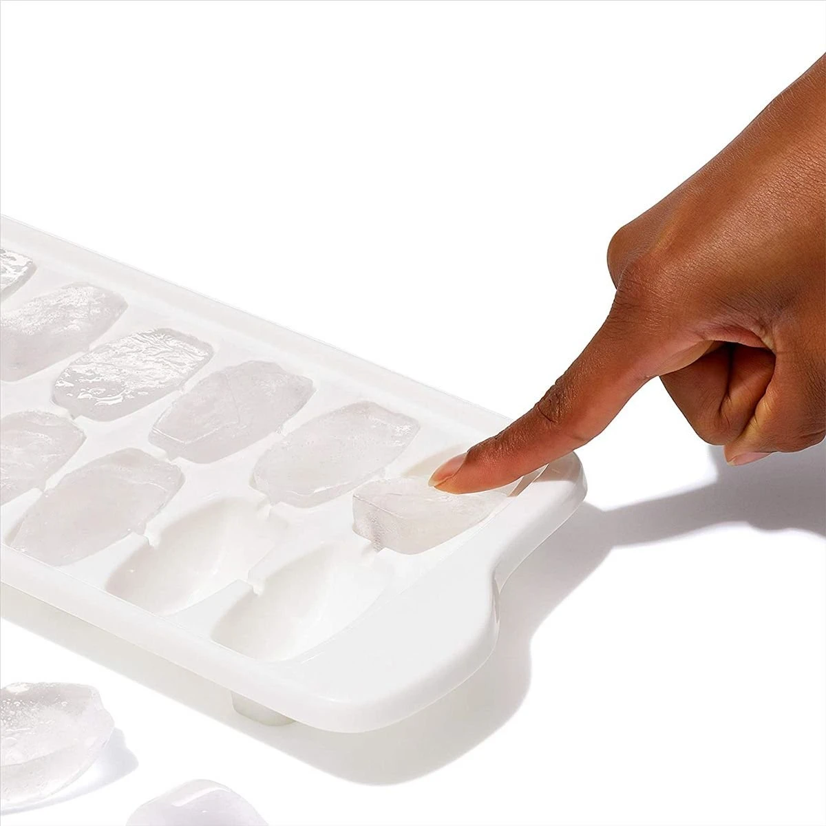 OXO Good Grips Covered Ice Cube Tray - Image 3