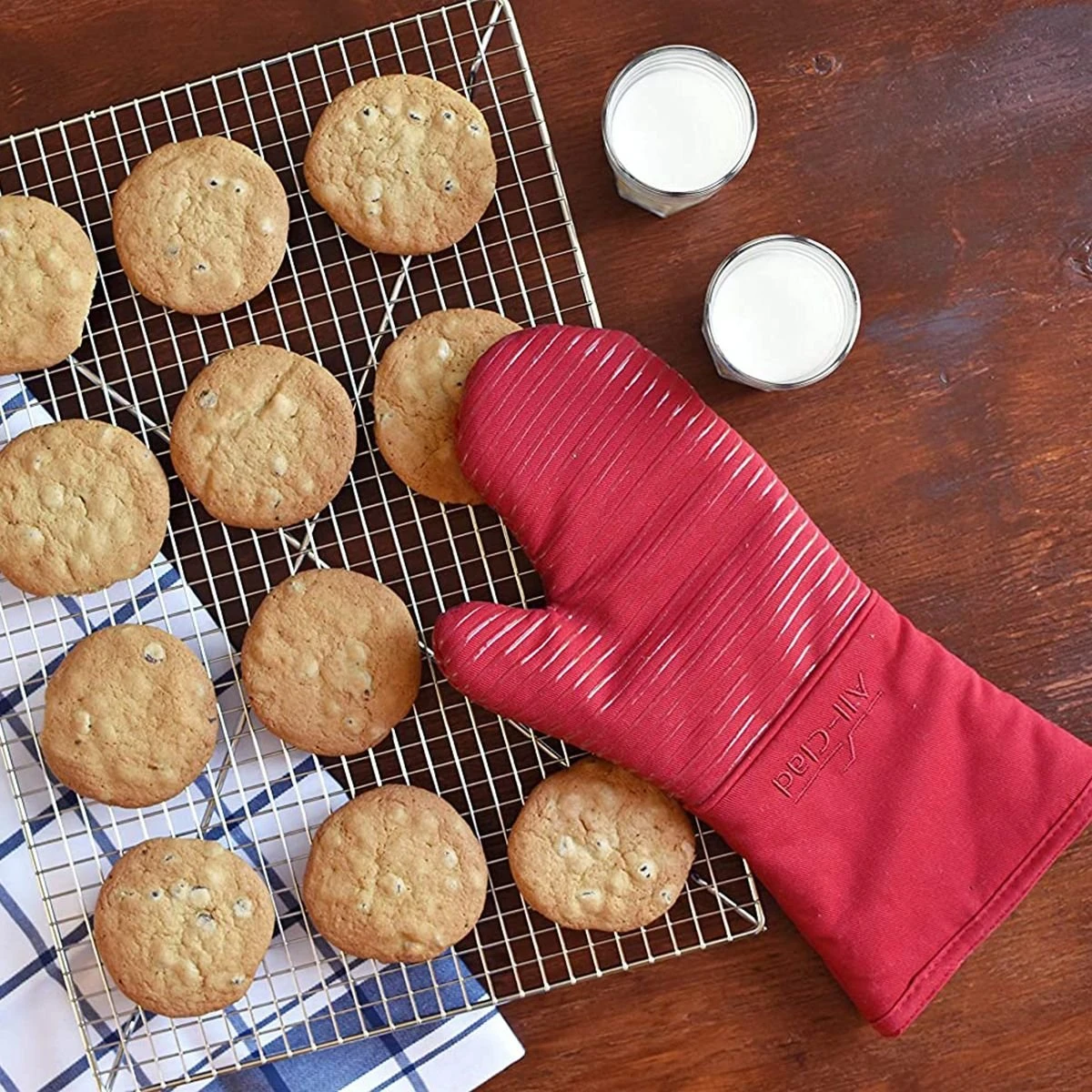 All-Clad Silicone Oven Mitt | Chili - Image 3