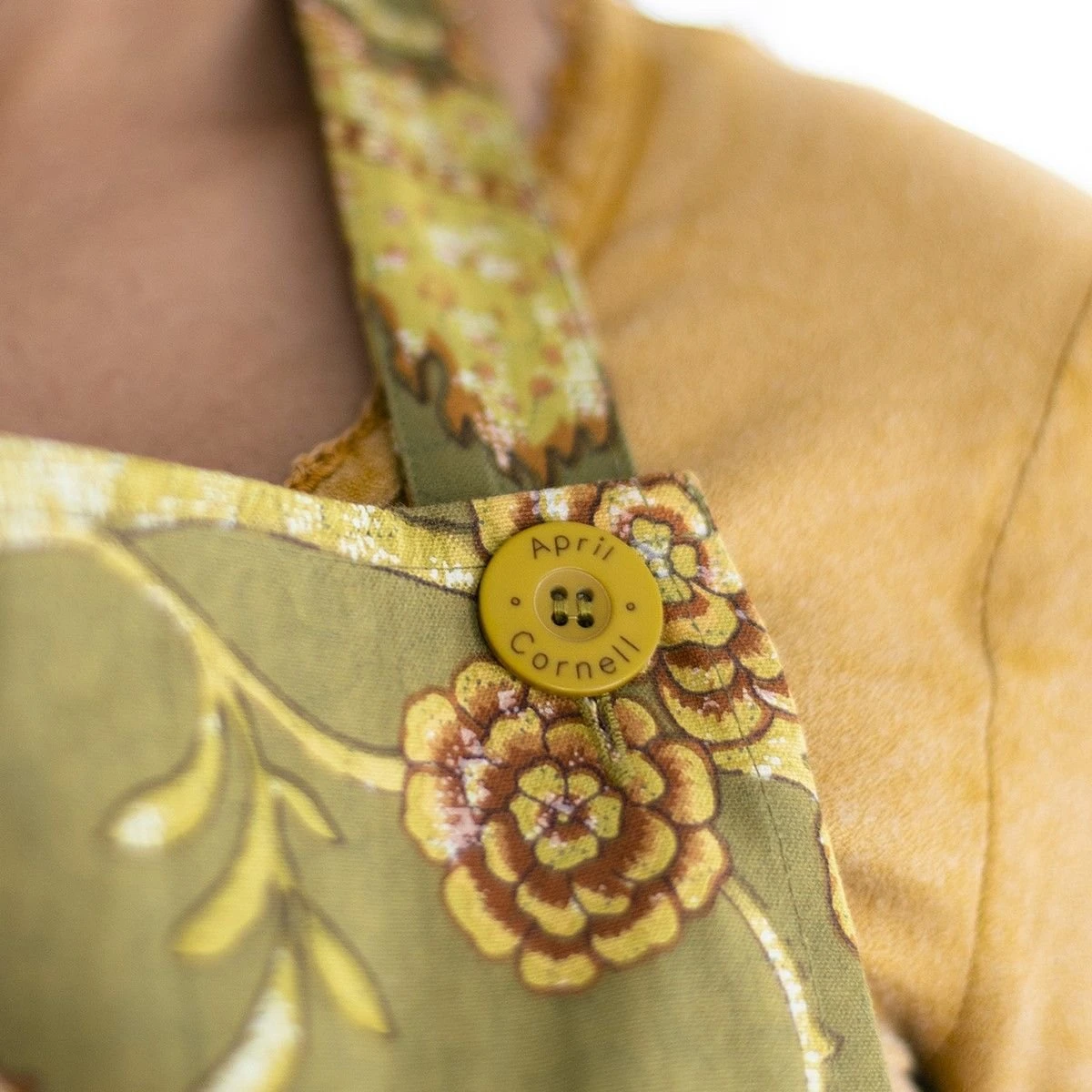 April Cornell Jacobean Garden Chef Apron | Olive - Image 3
