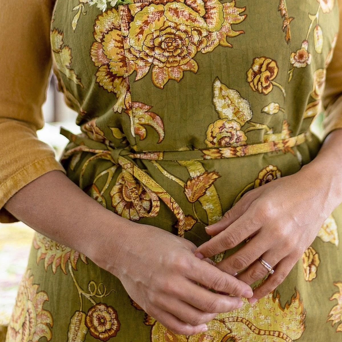 April Cornell Jacobean Garden Chef Apron | Olive - Image 4