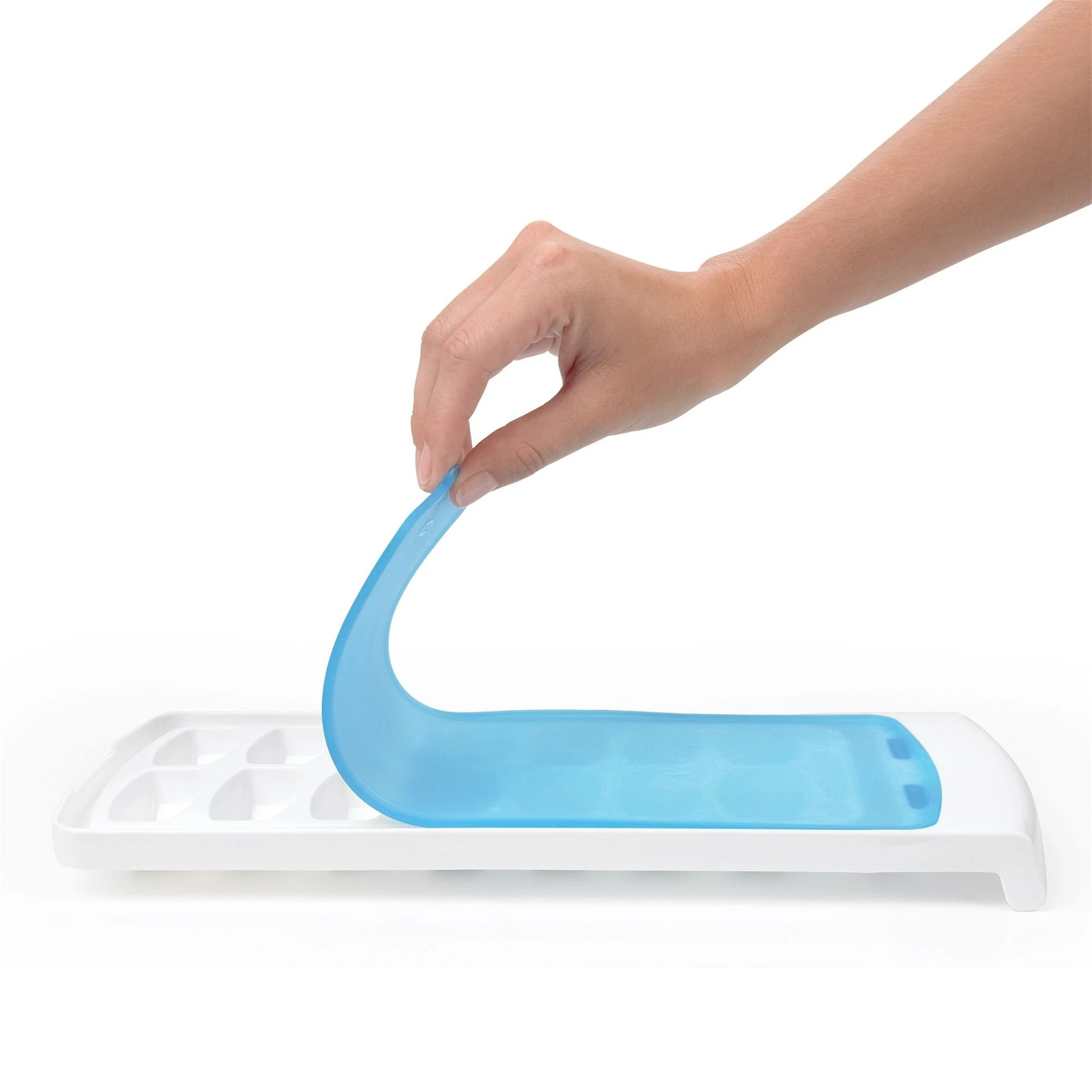 OXO Good Grips No-Spill Ice Cube Tray - Image 3