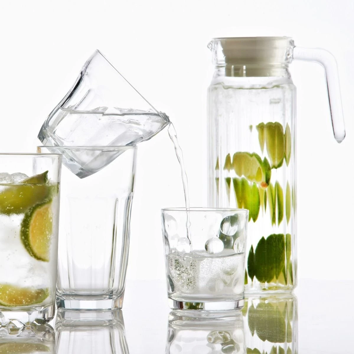 Ravenhead Essentials Collection | 1L Fridge Jug With Lid - Image 2