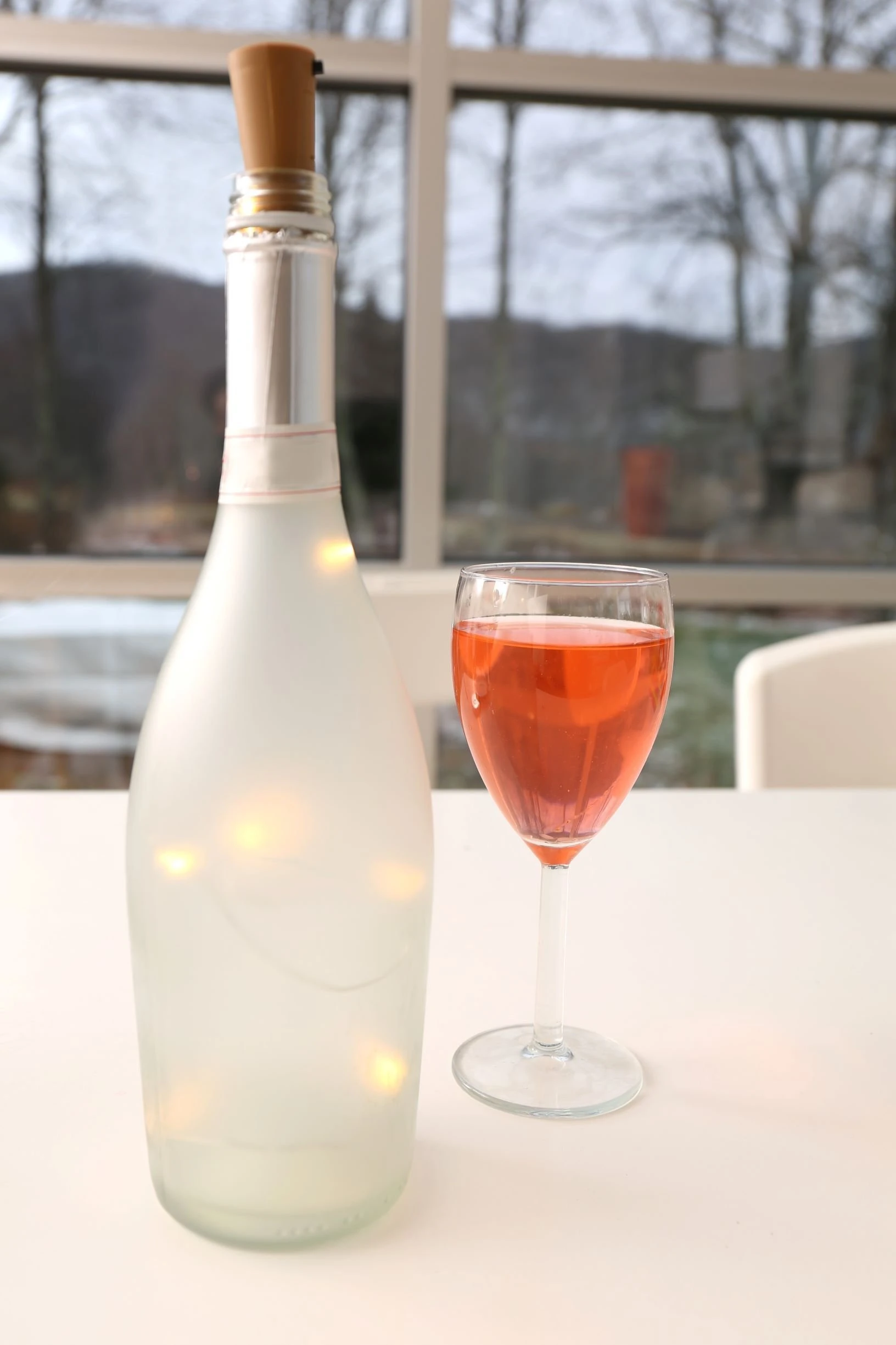 Kikkerland Bottle Top String Lights - Image 4